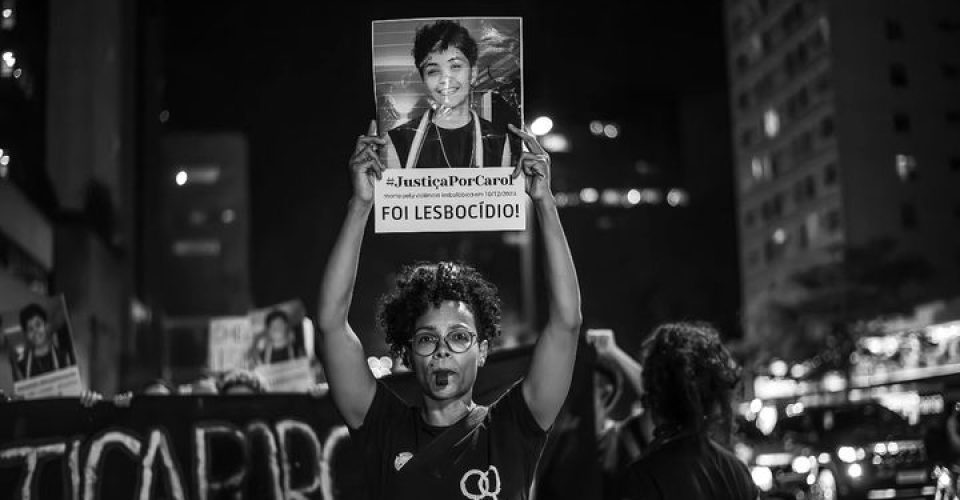 Manifestação contra lesbofobia e a busca por justiça no caso Carol Campêlo.